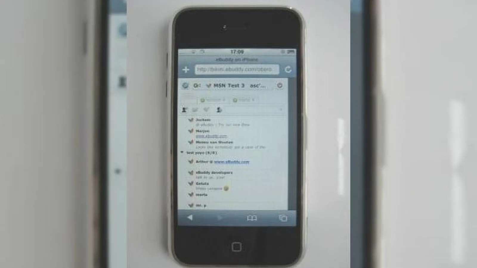 eBuddy, instant messenger pentru iPhone