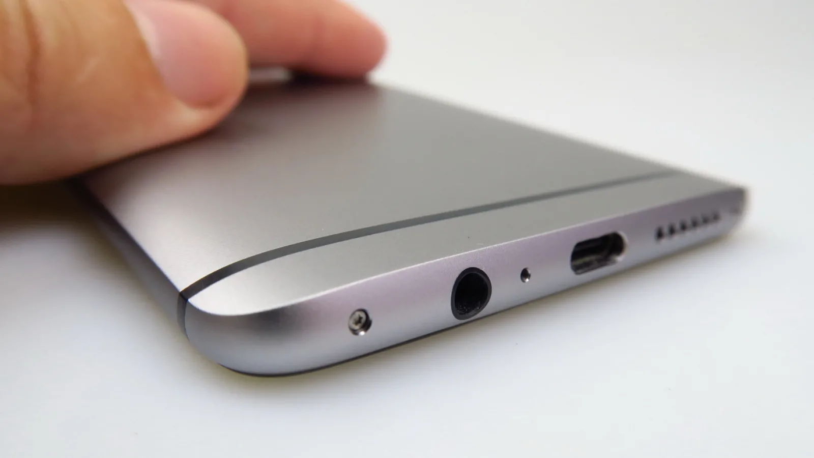 OnePlus 3: Multimedia excelentă, başi de flagship