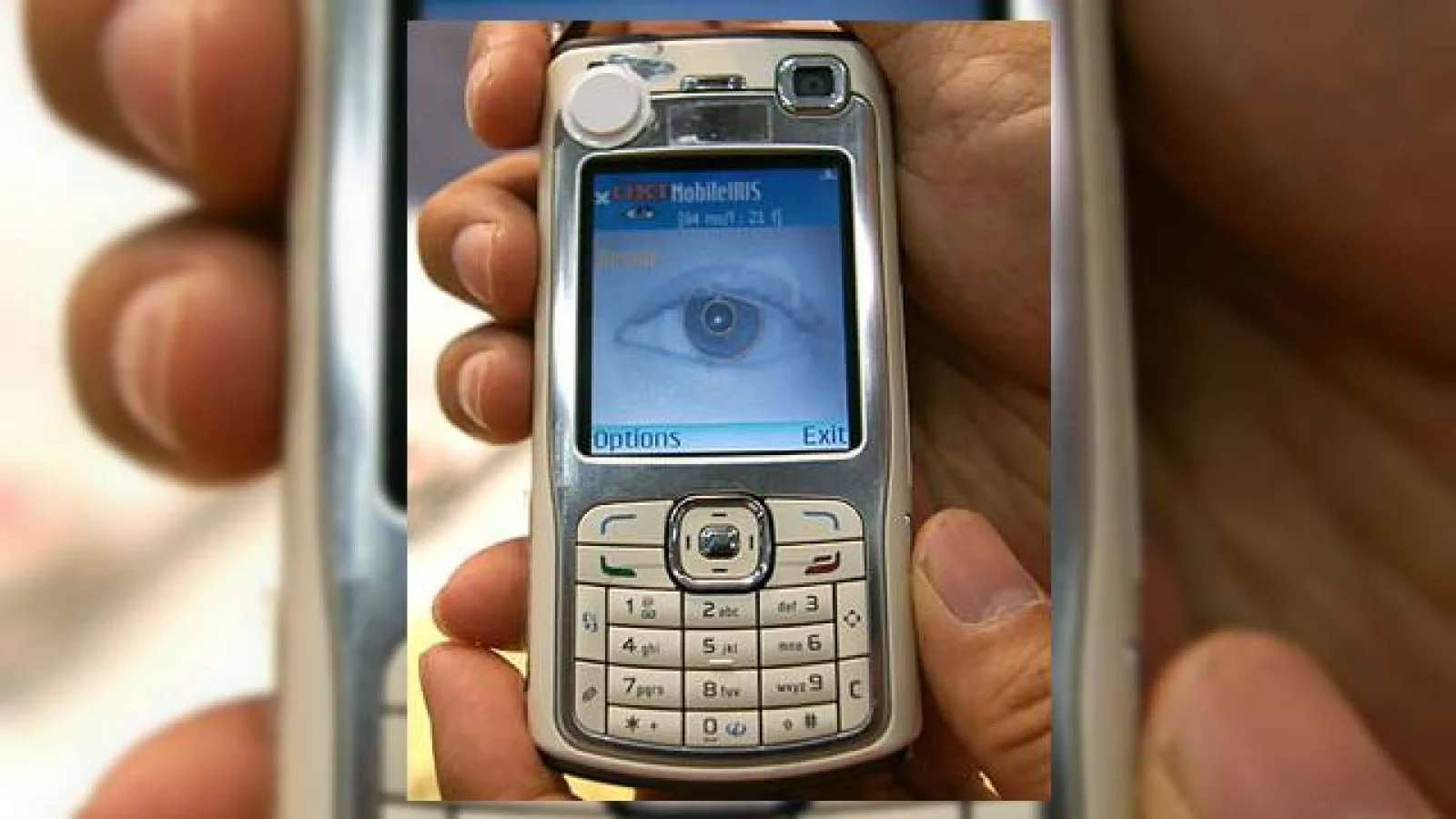 Sistem de securitate bazat pe scanarea retinei pentru telefoane