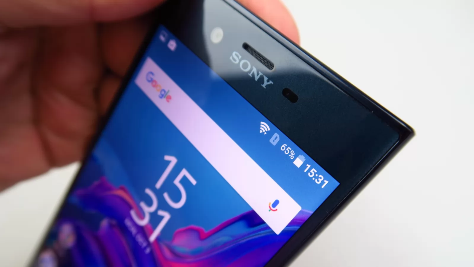 Sony Xperia XZ: Conectivitate excelentă, apeluri puţin metalice