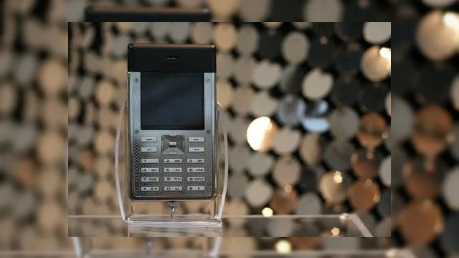 Levi Strauss isi prezinta noul telefon