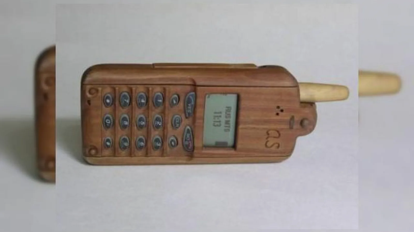 Telefonul de lemn, cu dragoste din Rusia