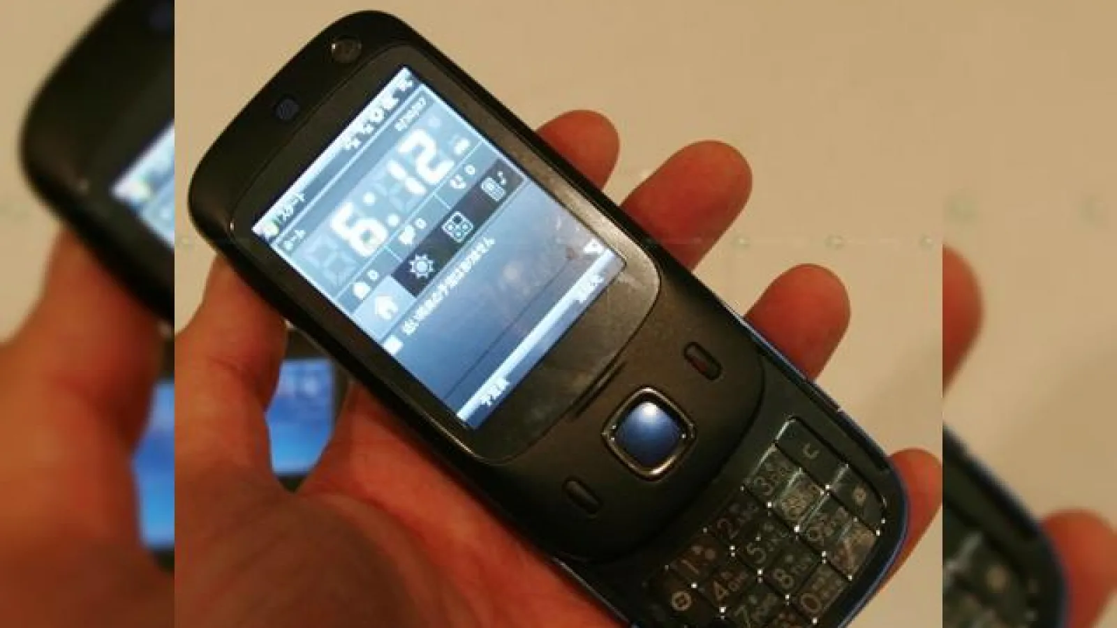 HTC HT1110 (Nike) disponibil prin DoCoMo