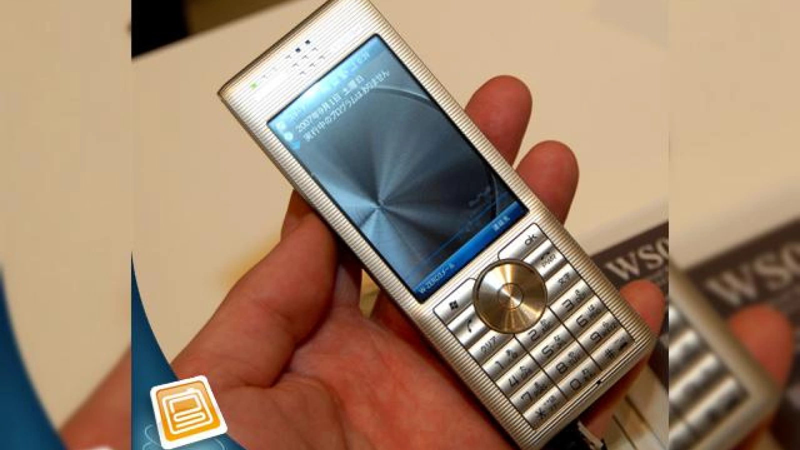 Telefonul Sharp WS011SH, acum in libertate