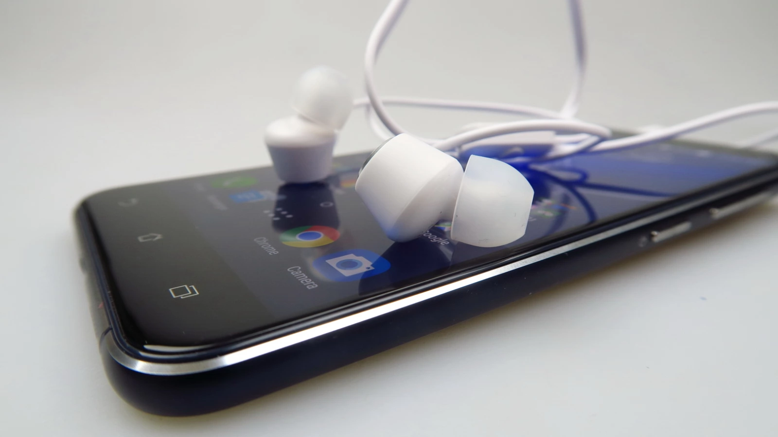 ASUS ZenFone 3: Multimedia cu o mulţime de setări, volum ridicat
