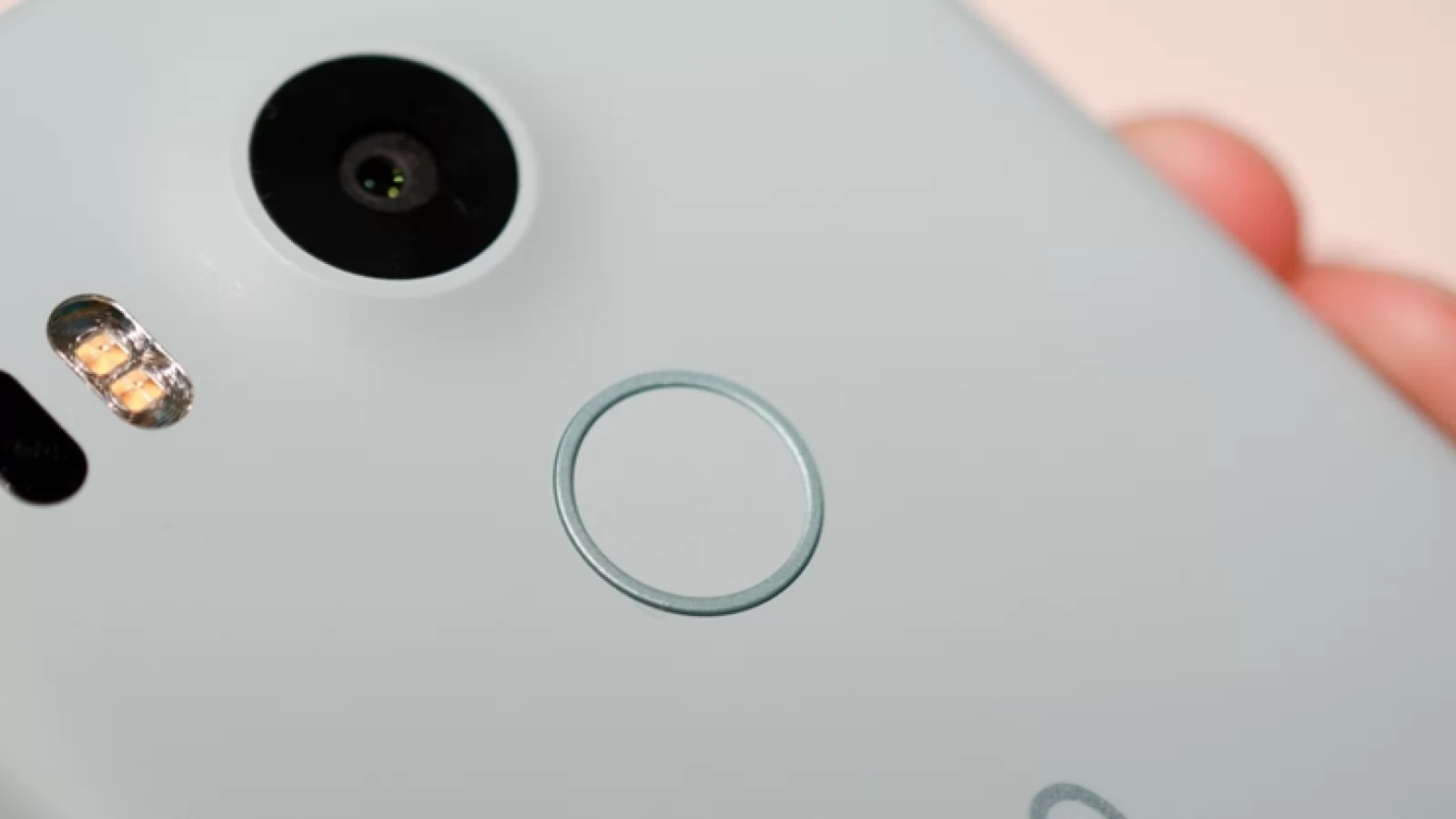 Google ia în calcul o actualizare software pentru Nexus 5X şi Nexus 6P pentru a oferi şi gesturi asociate scannerului de amprente