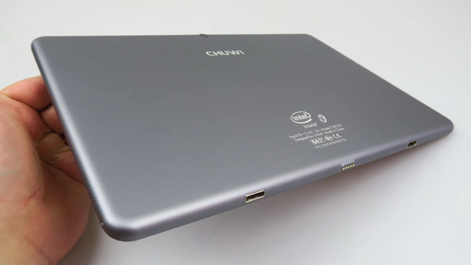 Chuwi Hi12: Design solid, pe bază de aluminiu, cu o mică slăbiciune