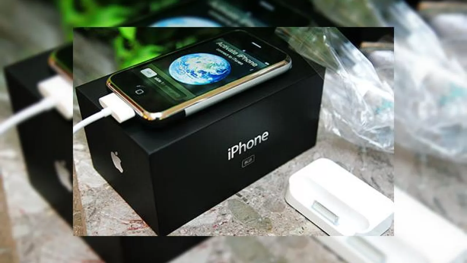Apple anuleaza garantia pentru iPhone-urile hackuite