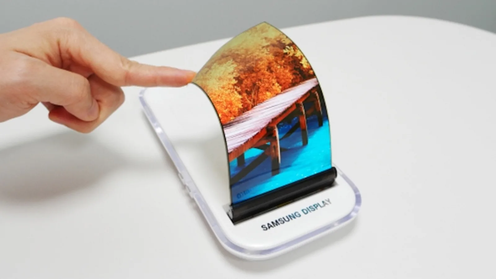 Samsung ar avea ezitări cu privire la telefoanele sale flexibile viitoare, în prima fază modelele vor sosi în ediţie limitată