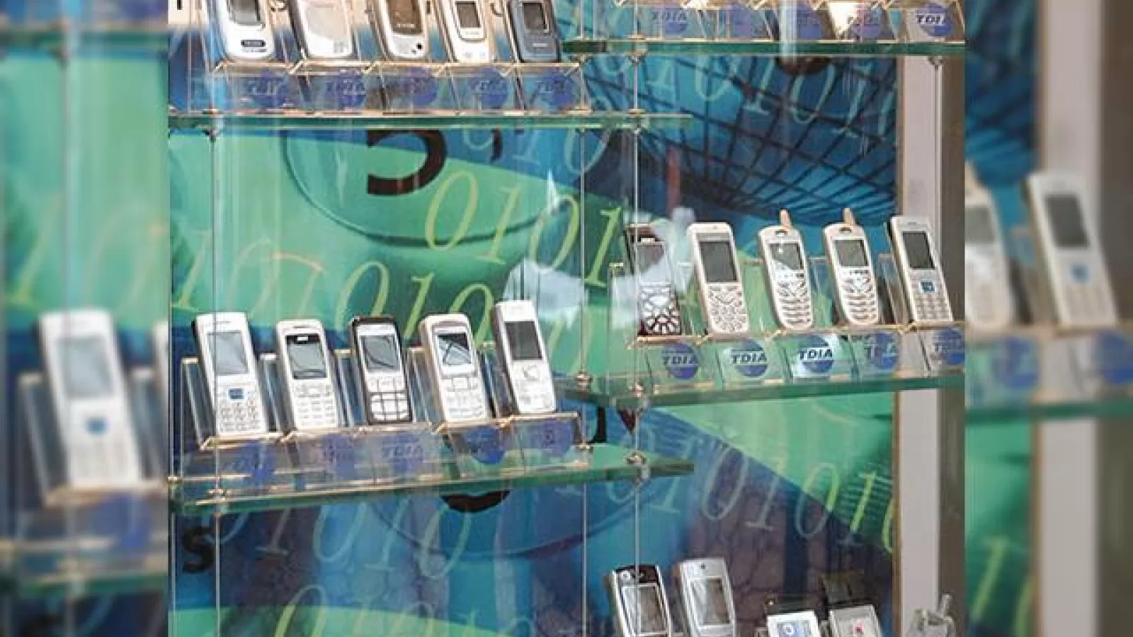 Jumatate dintre telefoanele mobile din lume sunt fabricate in China