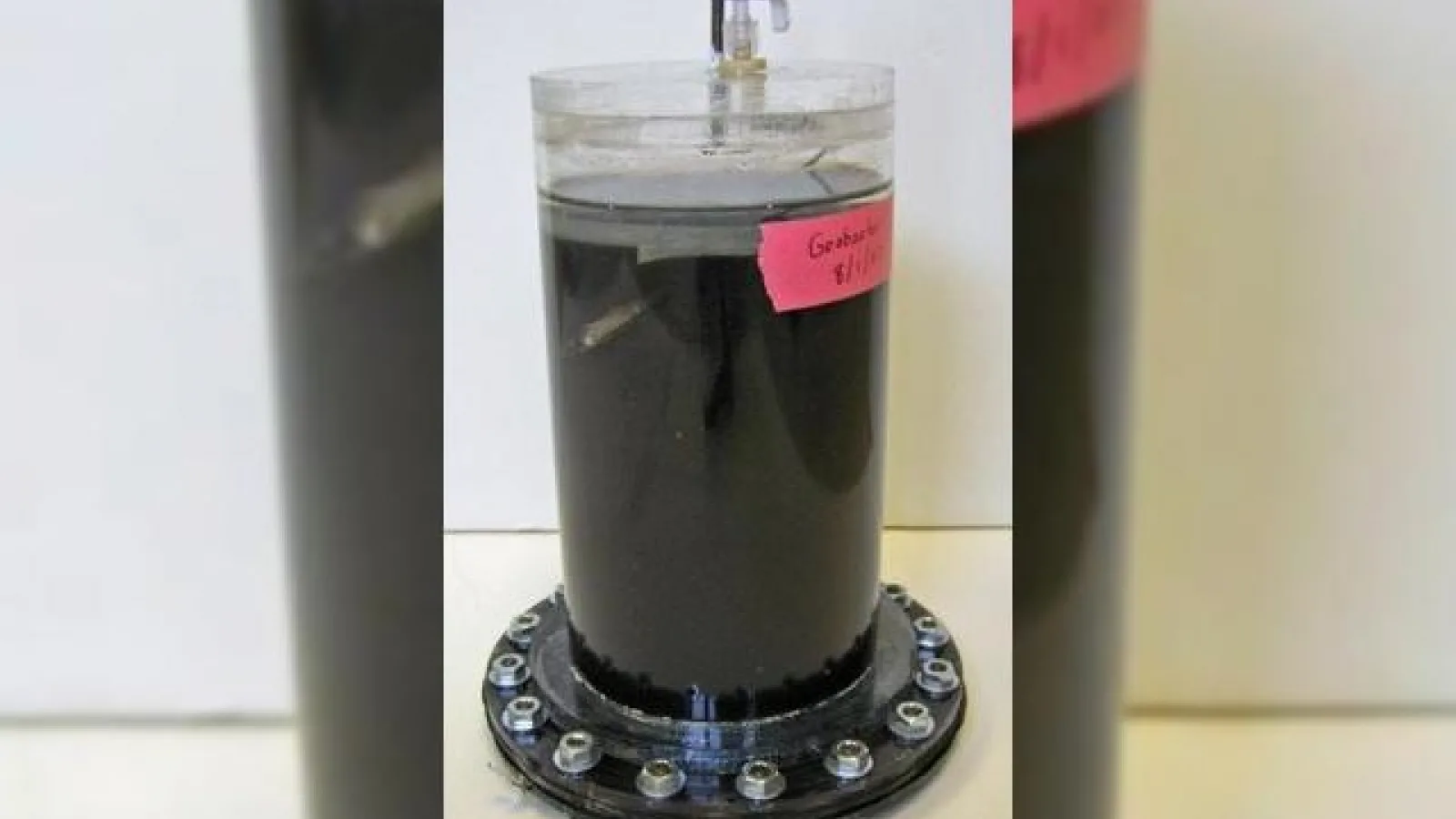 Bateriile telefoanelor mobile vor functiona pe baza de bacterii!