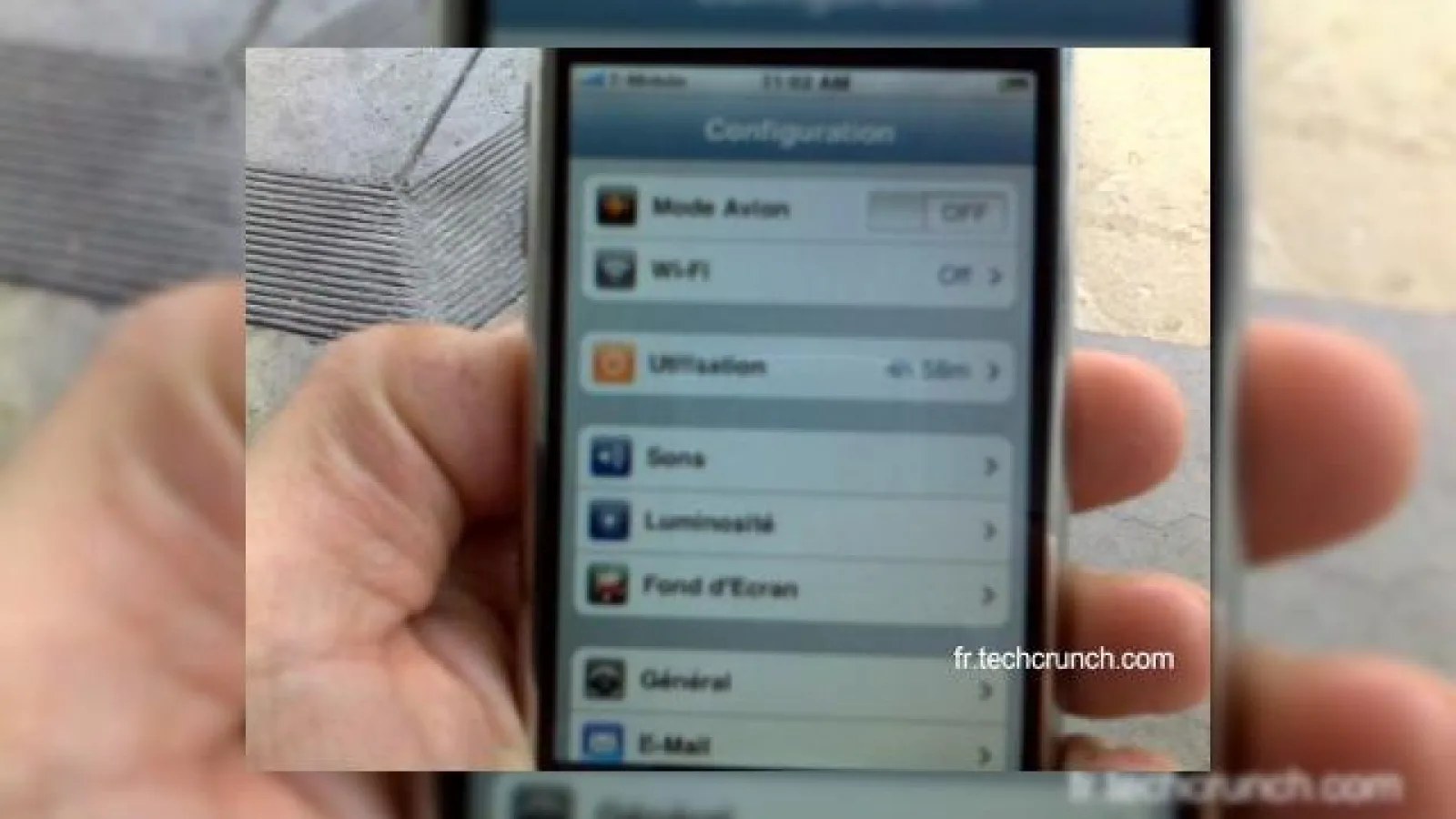 iPhone se va lansa mai tarziu in Franta!