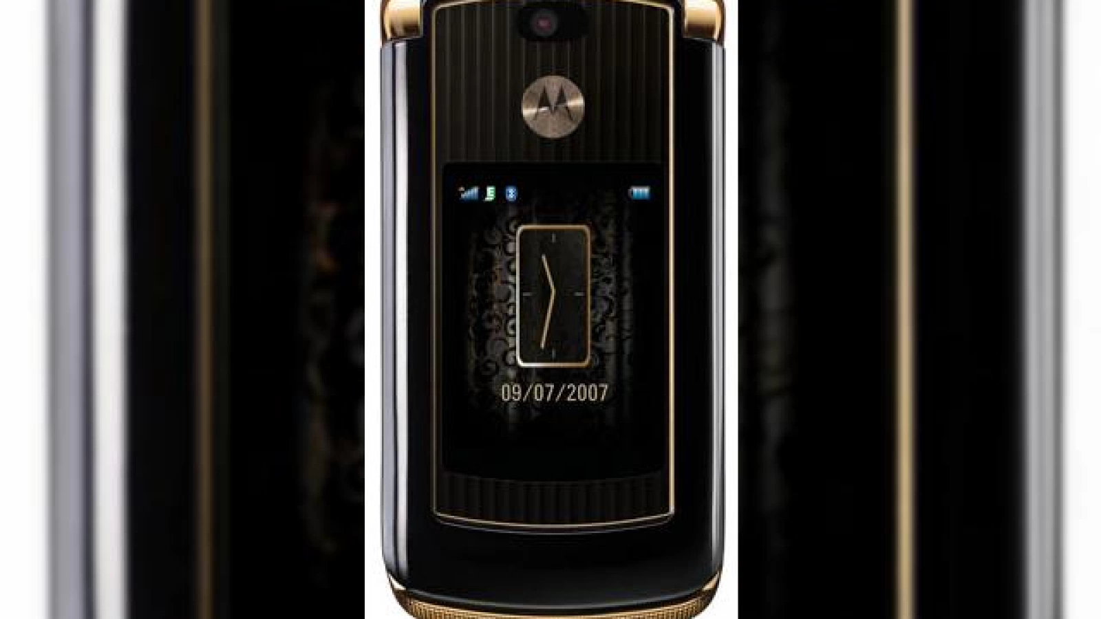 Motorola lanseaza telefonul RAZR2 V8, editia de lux