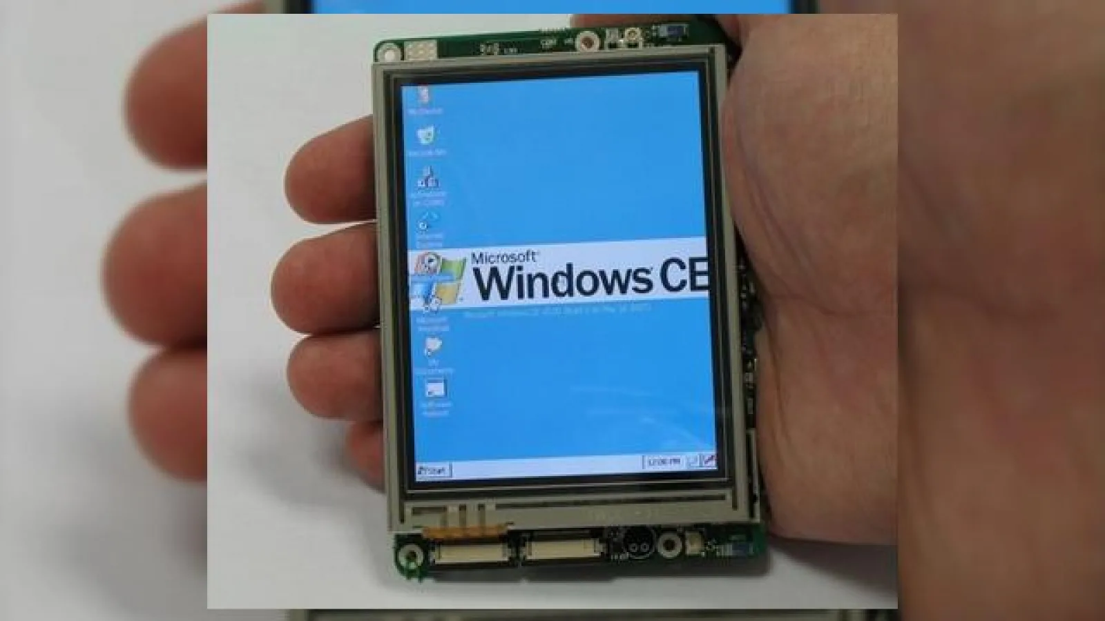 Compulab EM-X270, sau cum sa-ti faci propriul smartphone