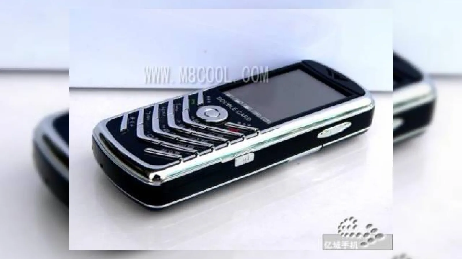 Atentie: clonele Vertu acum disponbile