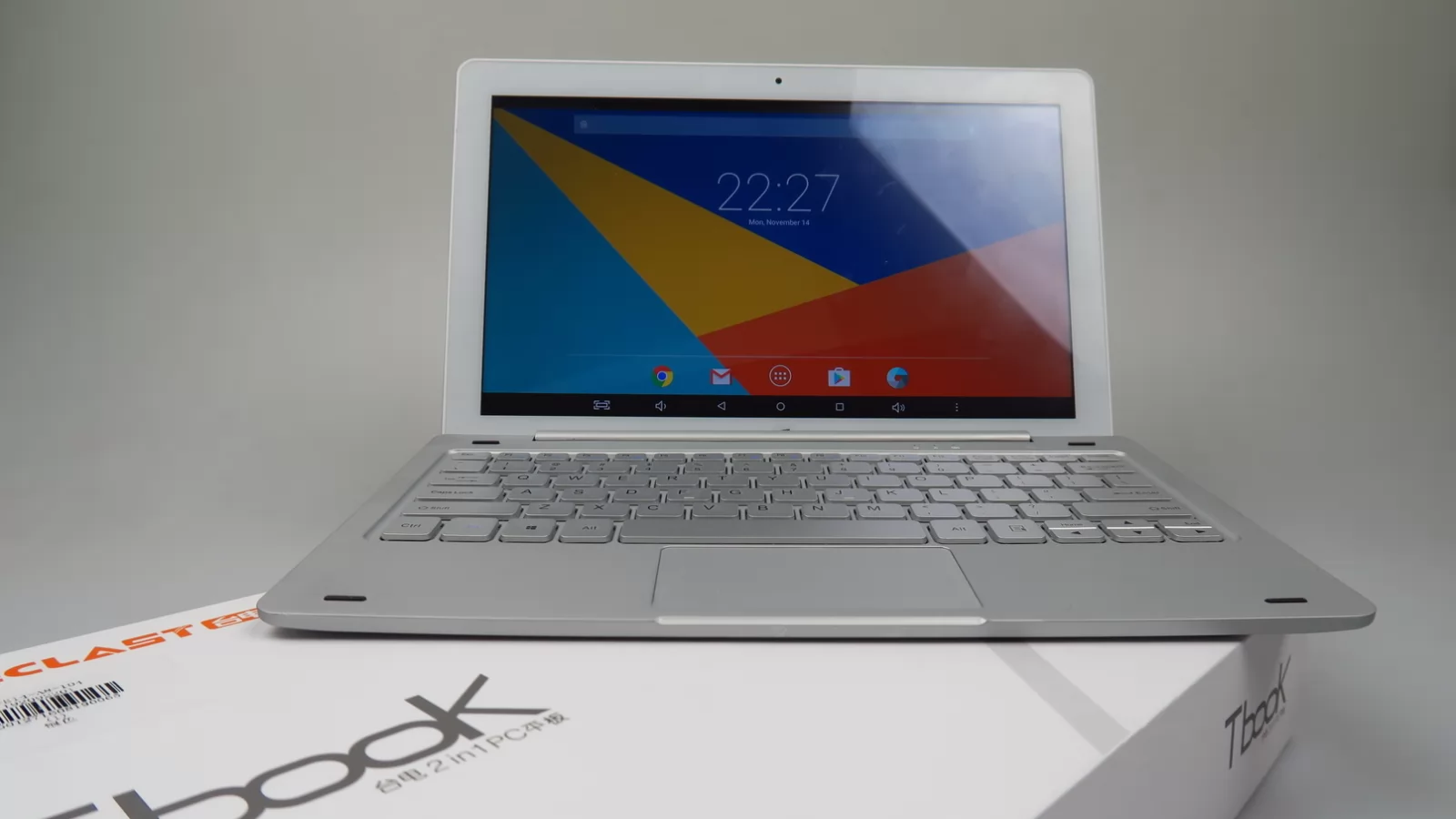 Teclast TbooK 16 Pro + tastatură Unboxing: tabletă dual boot metalică cu tastatură solidă vândută separat (Video)