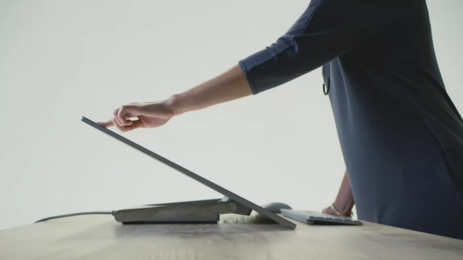 Microsoft Surface Studio, super desktopul all in one de la Microsoft se livrează din această săptămână