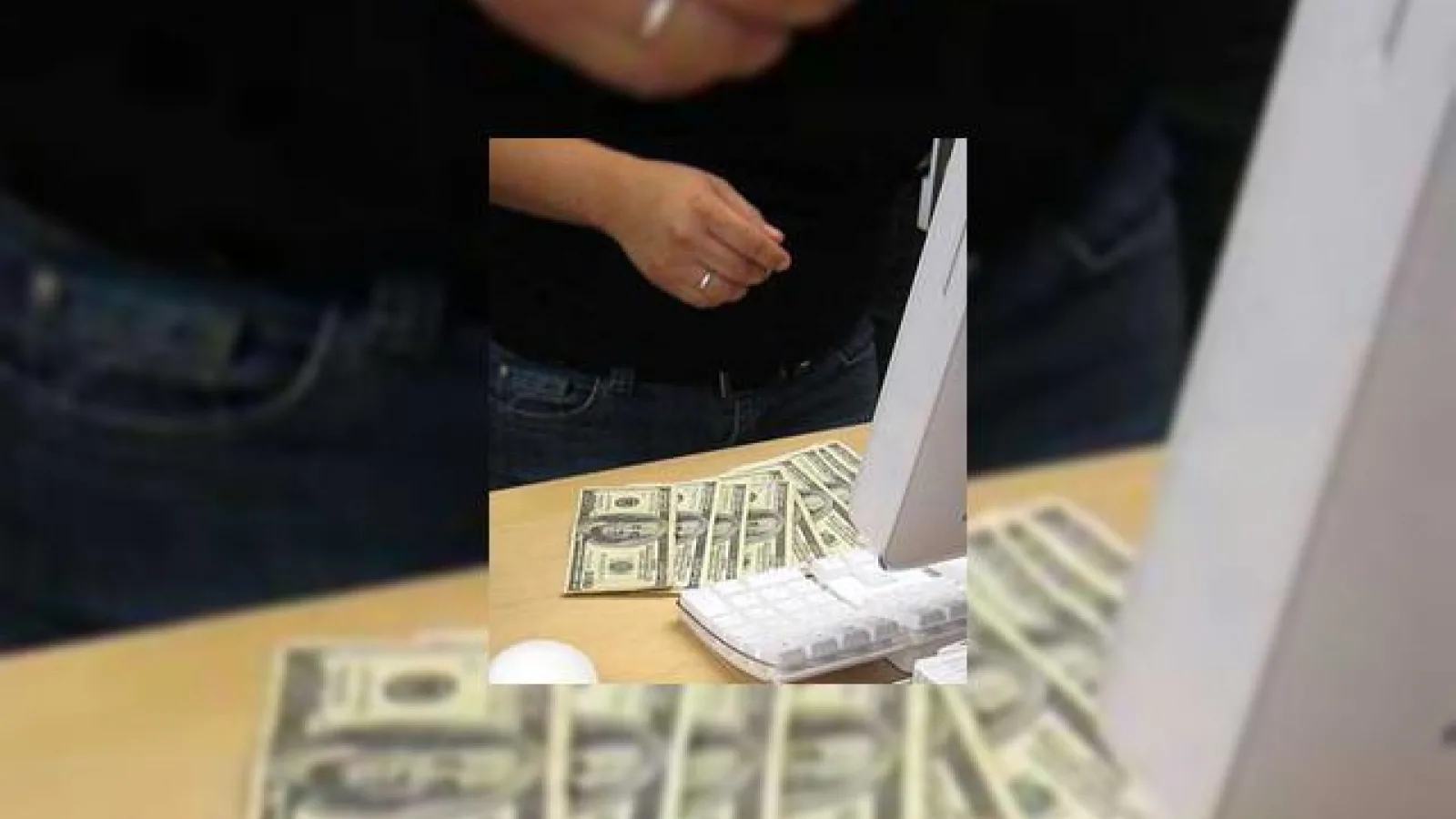 Apple ofera doar 2 iPhone-uri de persoana, fara bani cash