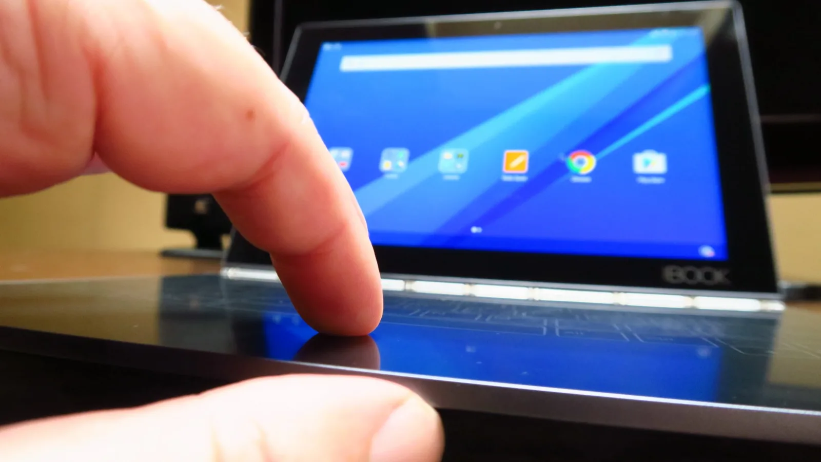 Lenovo Yoga Book: Benchmark-uri peste Lenovo Yoga Tab 3 Pro, fără recorduri totuşi