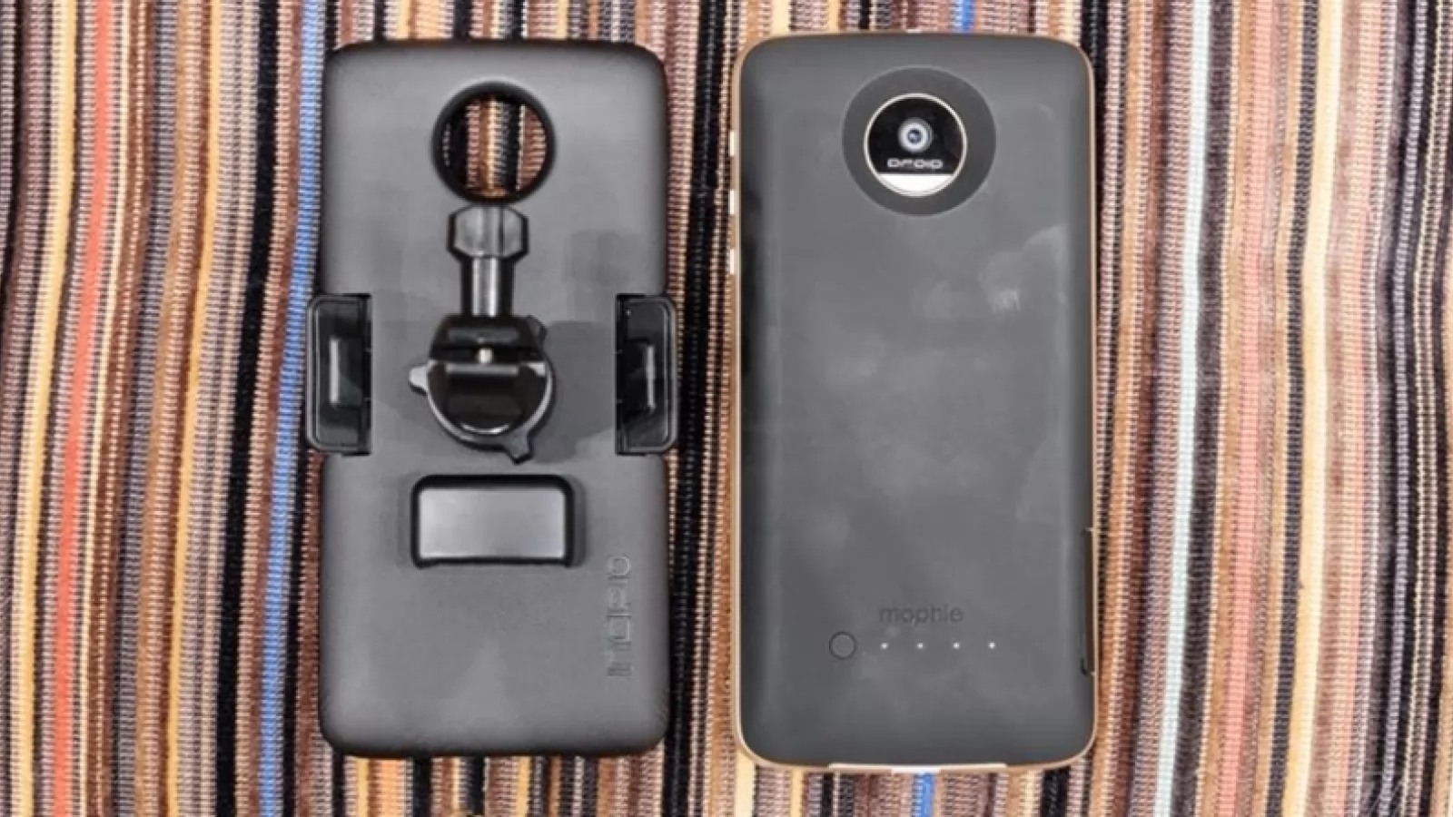 Motorola anunță două noi module MotoMods pentru smartphone-urile din seria Moto Z; o carcasă-baterie și un modul de tip dock auto