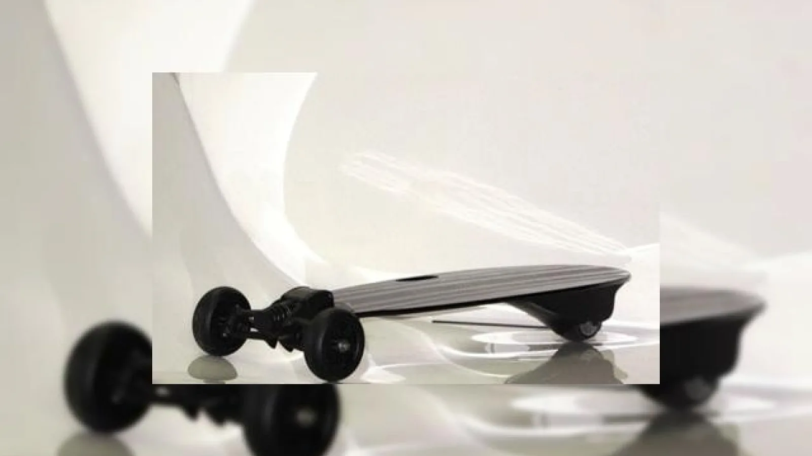 Skateboardul controlat prin telefonul mobil, o realitate