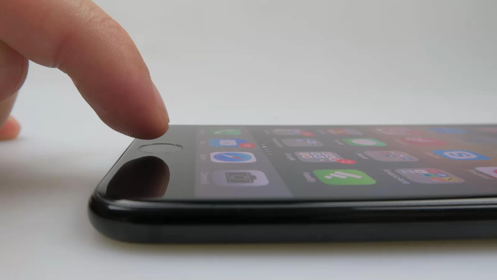 iPhone 7 Plus: Benchmark-urile au un nou rege în 2016