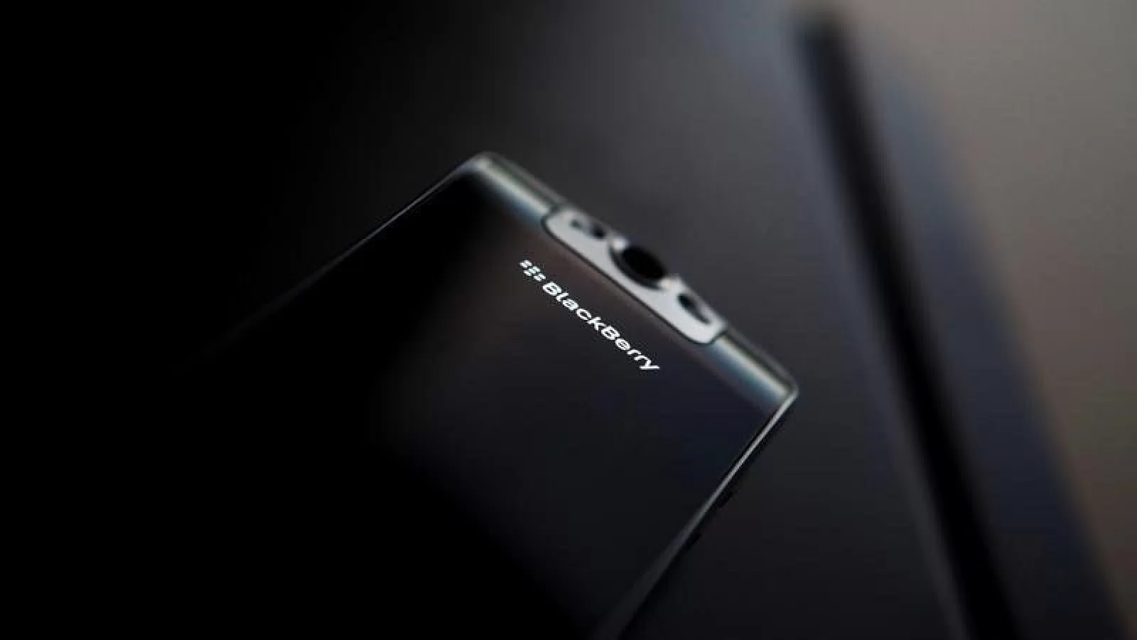 BlackBerry confirmă licențierea brandului către TCL; numele, logo-ul și bunurile canadienilor vor fi utilizate de către chinezi