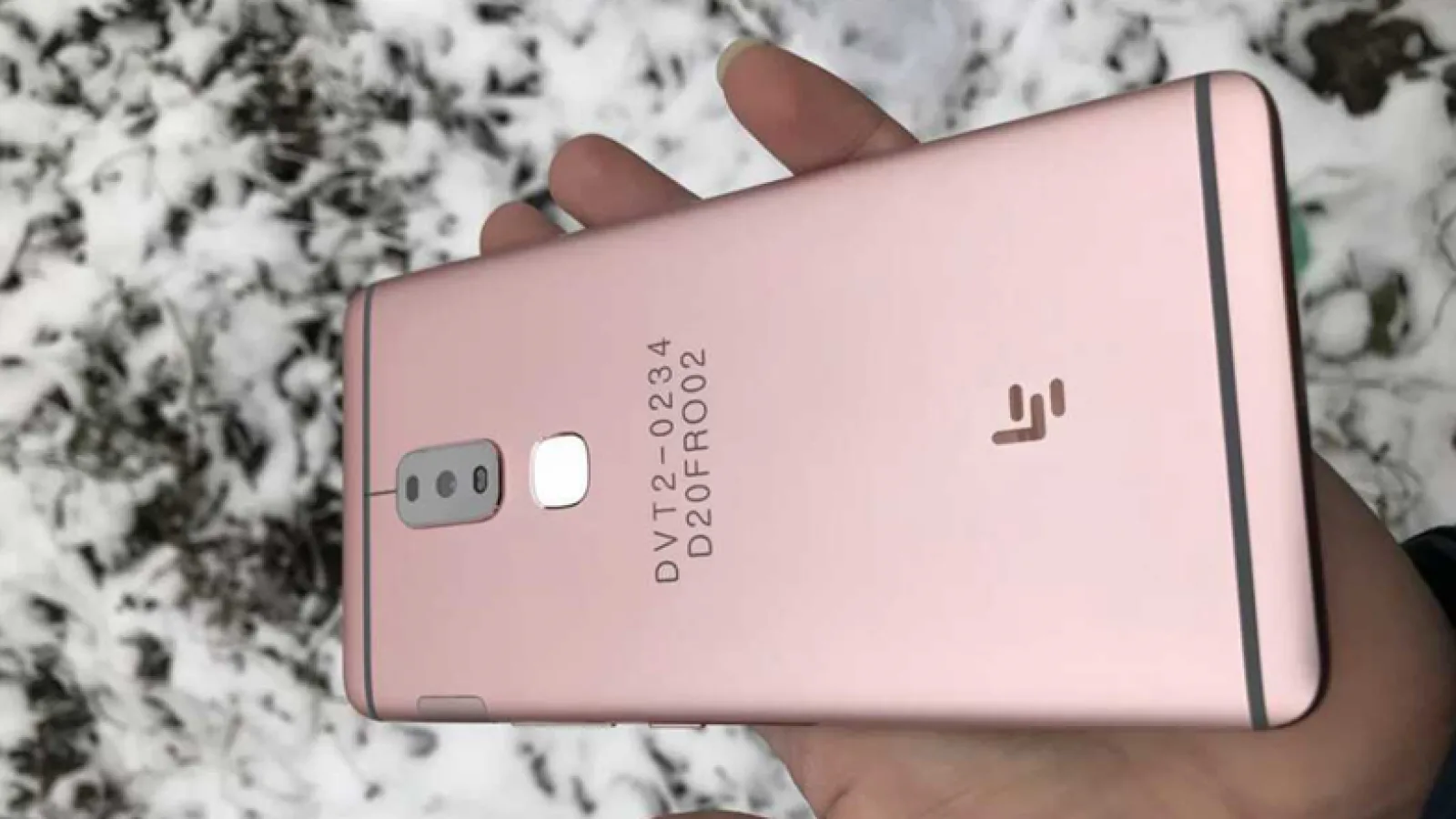 LeEco Le X920 este un phablet cu display QHD de 6.3 inch ce astăzi se afișează în fotografii reale