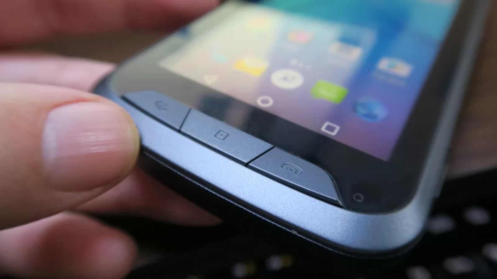 Allview E3 Jump: Display bun doar la interior, pe un telefon de exterior mai degrabă