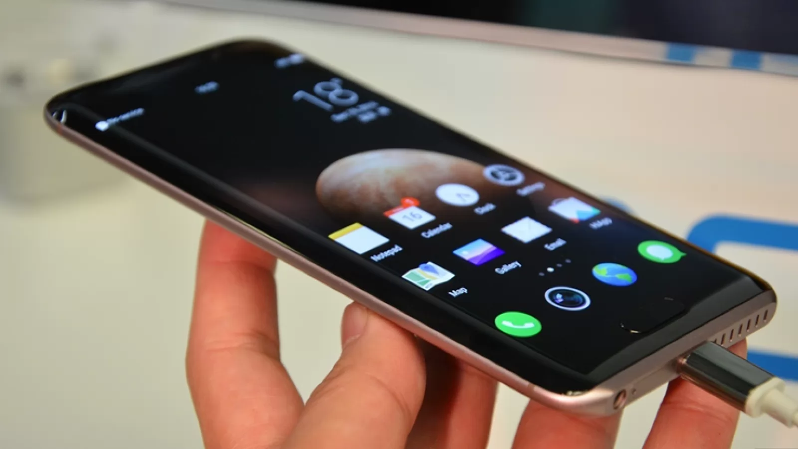 Huawei Honor Magic e superb și în realitate, nu doar în imaginile pentru presă; iată arătosul terminal într-un clip hands-on