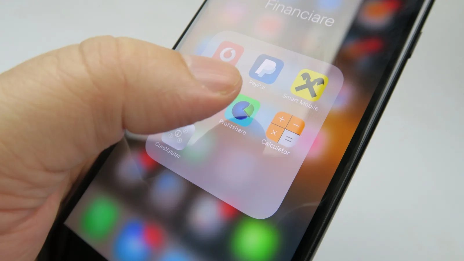 iPhone 7 Plus: OS, UI, aplicaţii pe bază de iOS 10, cu iMessage şi noutăţile sale ca vedetă