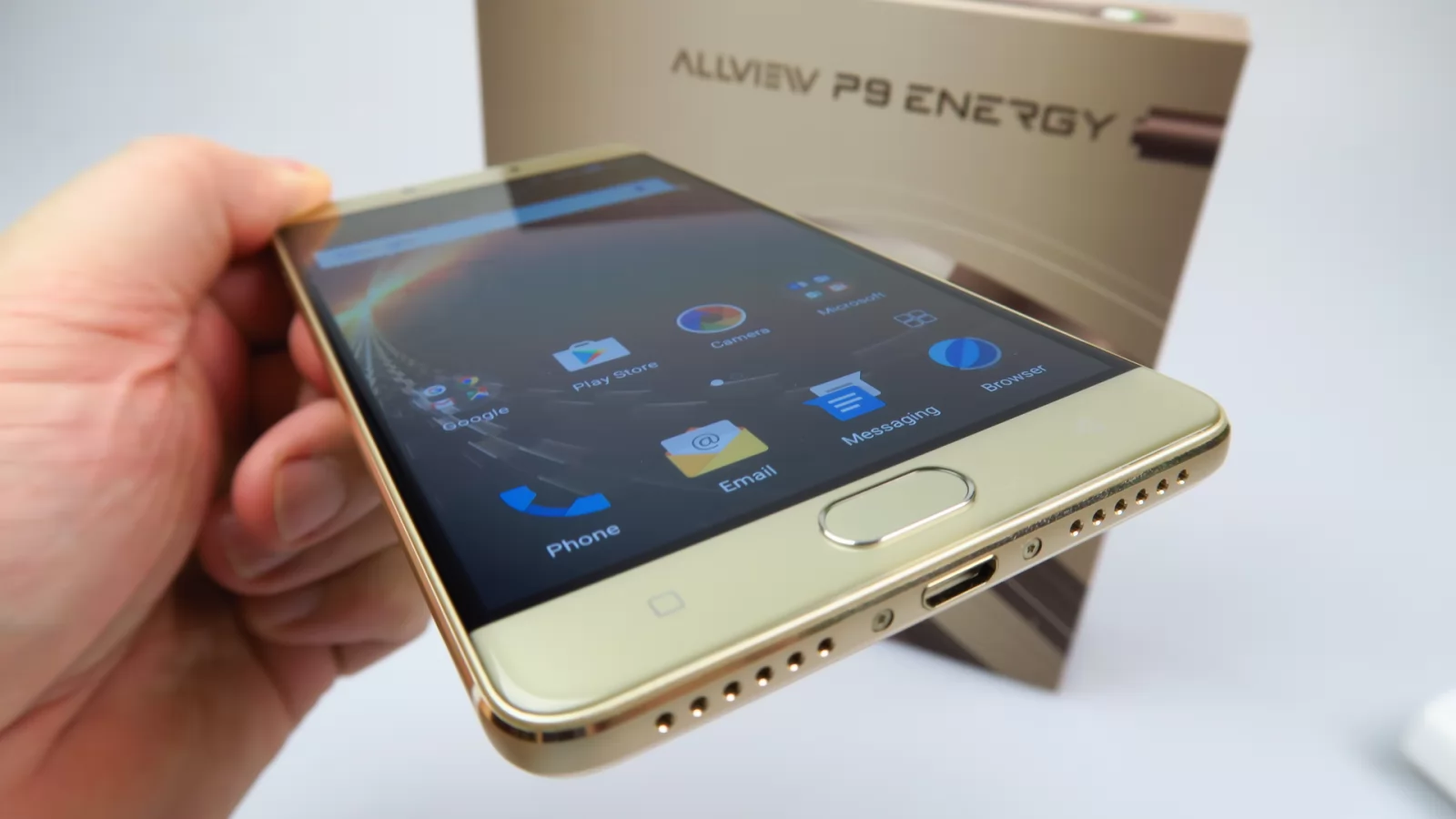 Allview P9 Energy Unboxing: battery phone-ul revine în actualitate, acum cu unele dotări high-end (Video)