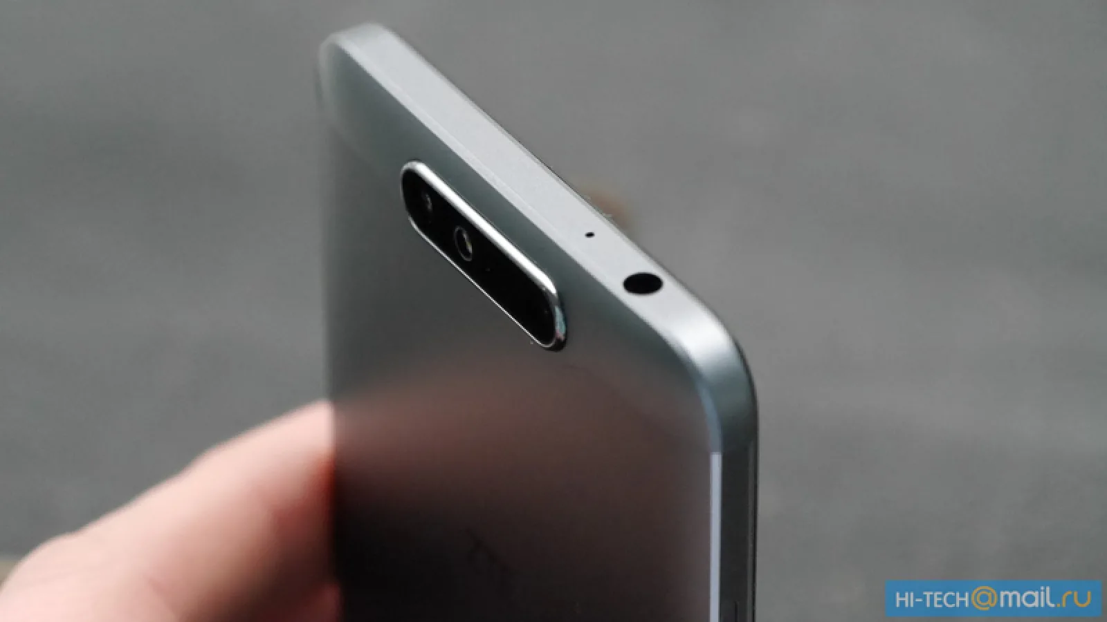 ZTE Blade V8 apare în fotografii reale; terminal mid-range cu cameră duală