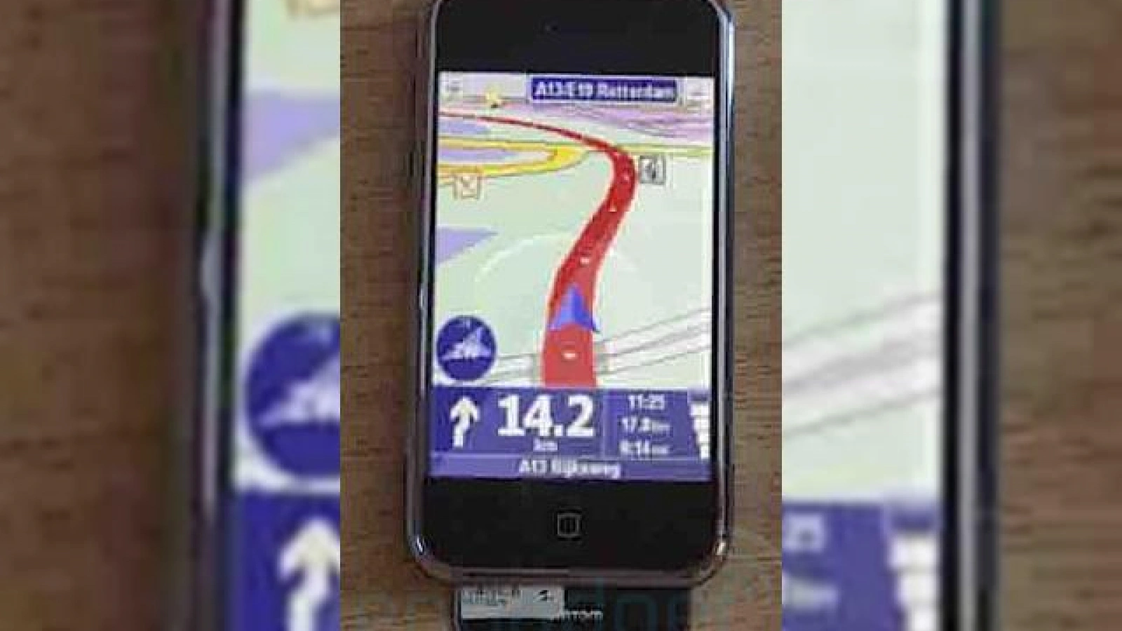 TomTom produce modul GPS pentru iPhone