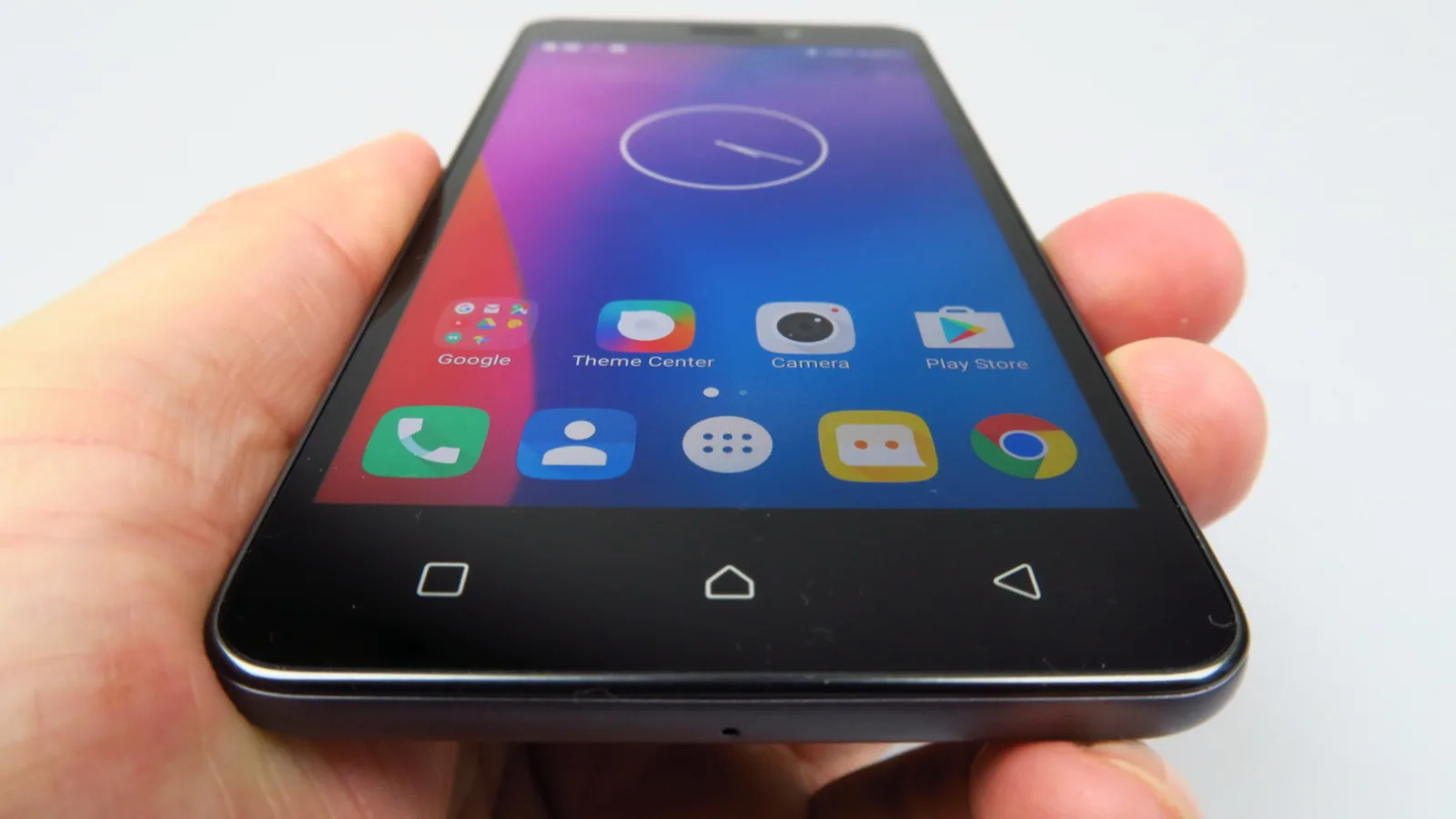 Lenovo K6: Design familiar, comoditate sporită