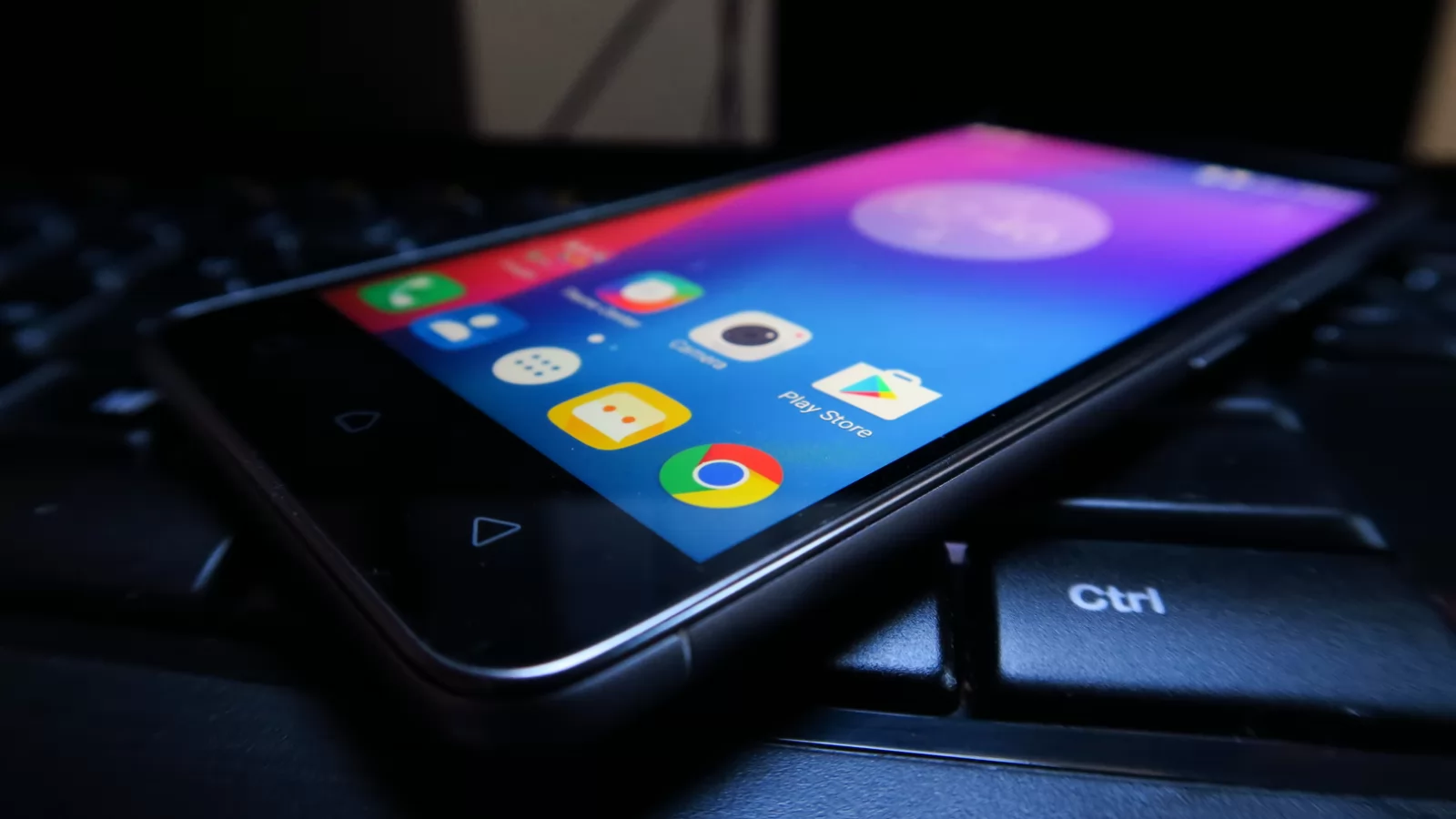 Lenovo K6: Display cu rezoluţie bună pentru un midrange, luminozitate OK