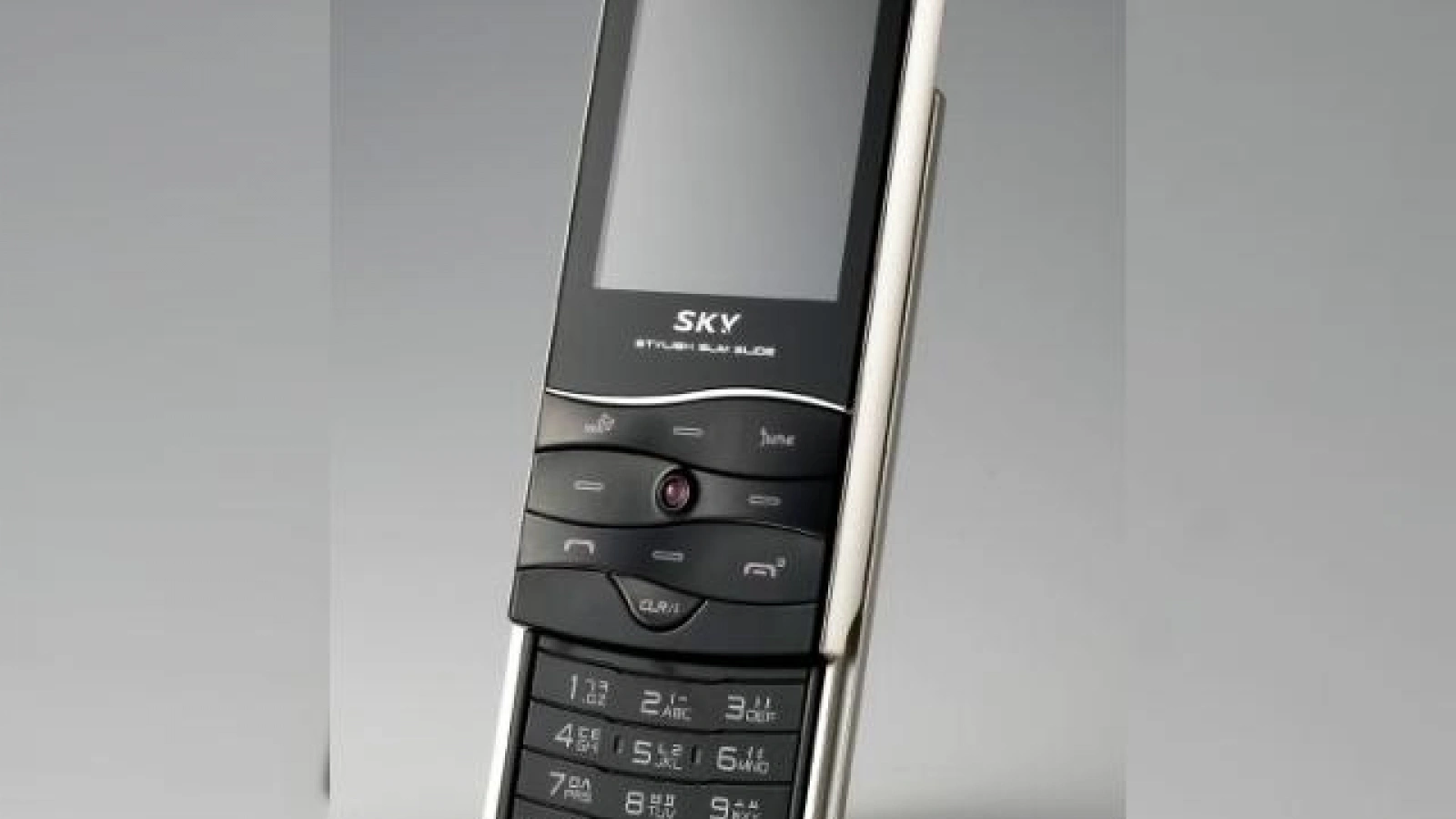 Telefonul curbat de la Pantech: Sky IM-S300