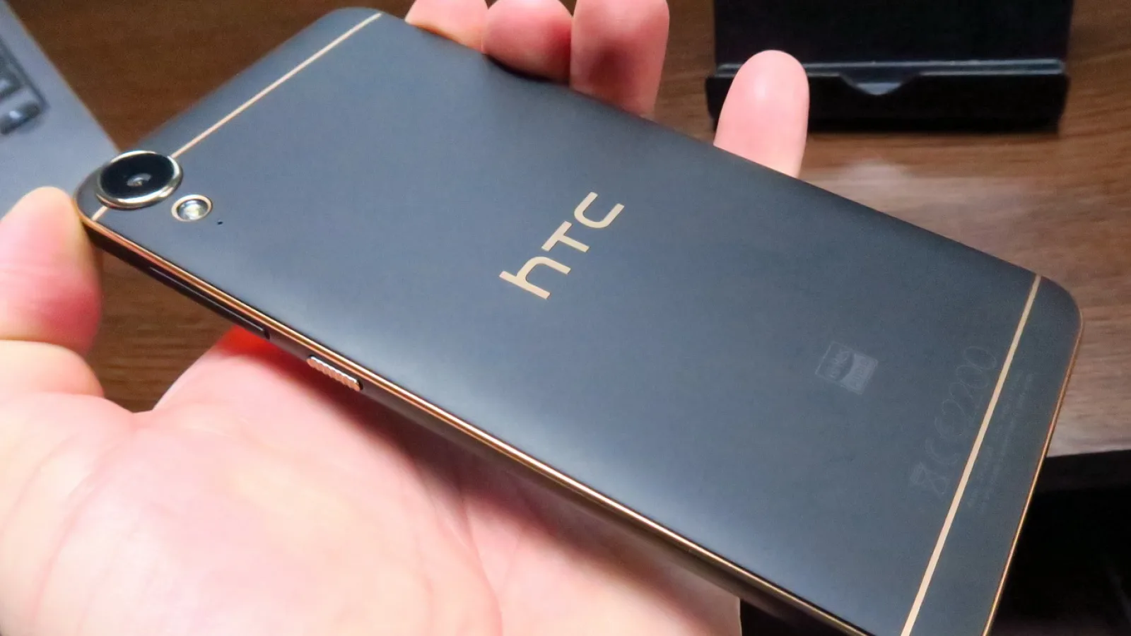 HTC Desire 10 Lifestyle: Hardware acceptabil, până la CPU