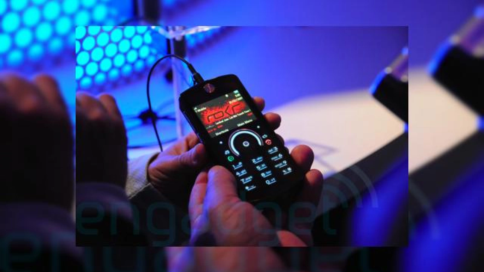 Experienta hands-on cu telefonul Motorola ROKR E8