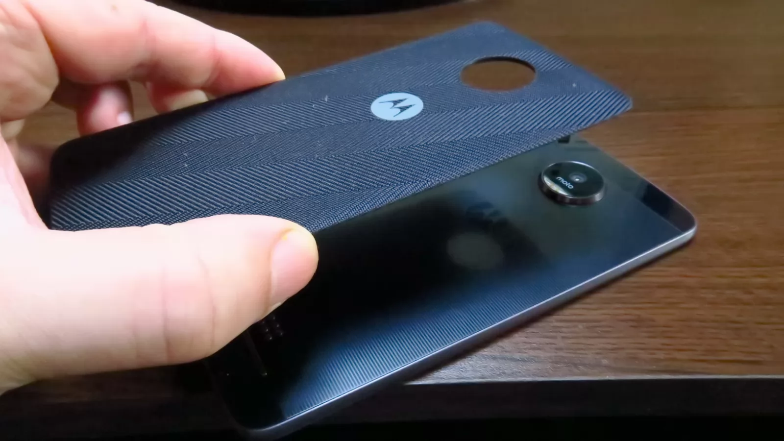 Turul Magazinelor #113: Guitar Hero la reducere, aparat de făcut iaurt şi telefon rugged la preţ bun; Moto Z are şi el ofertă specială