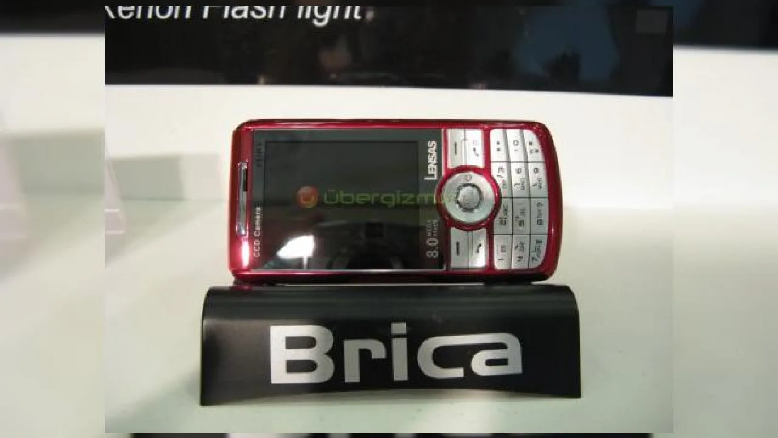CES 2008: Brica prezinta telefonul cu camera de 8 megapixeli la CES 2008