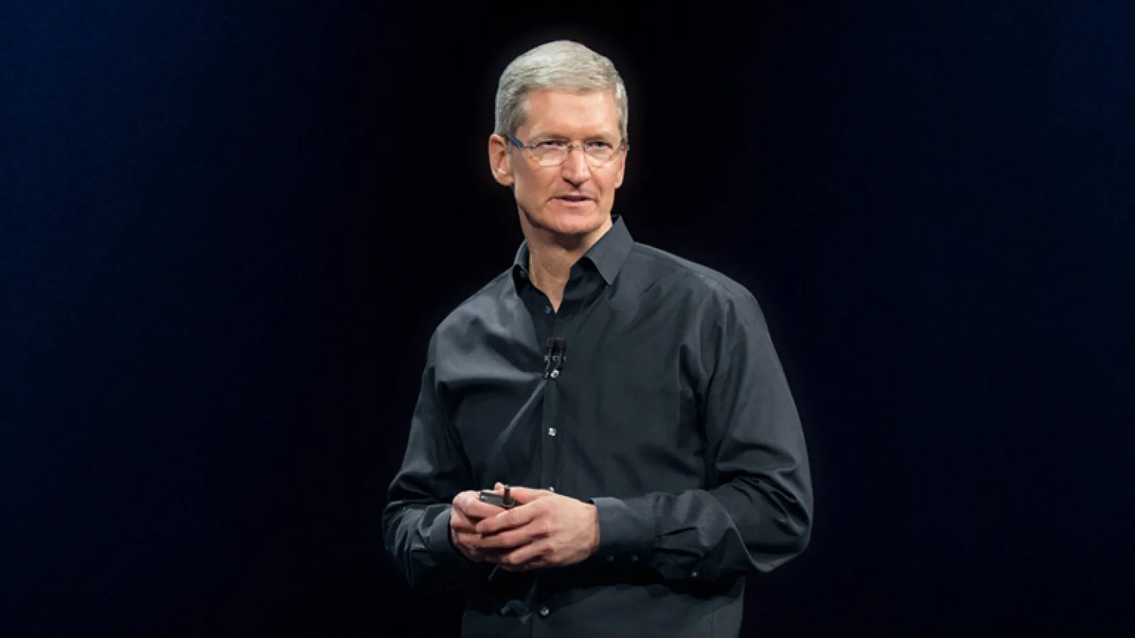 CEO-ul Apple, Tim Cook vinde 30.000 de acţiuni Apple, în valoare de 3.6 milioane de dolari