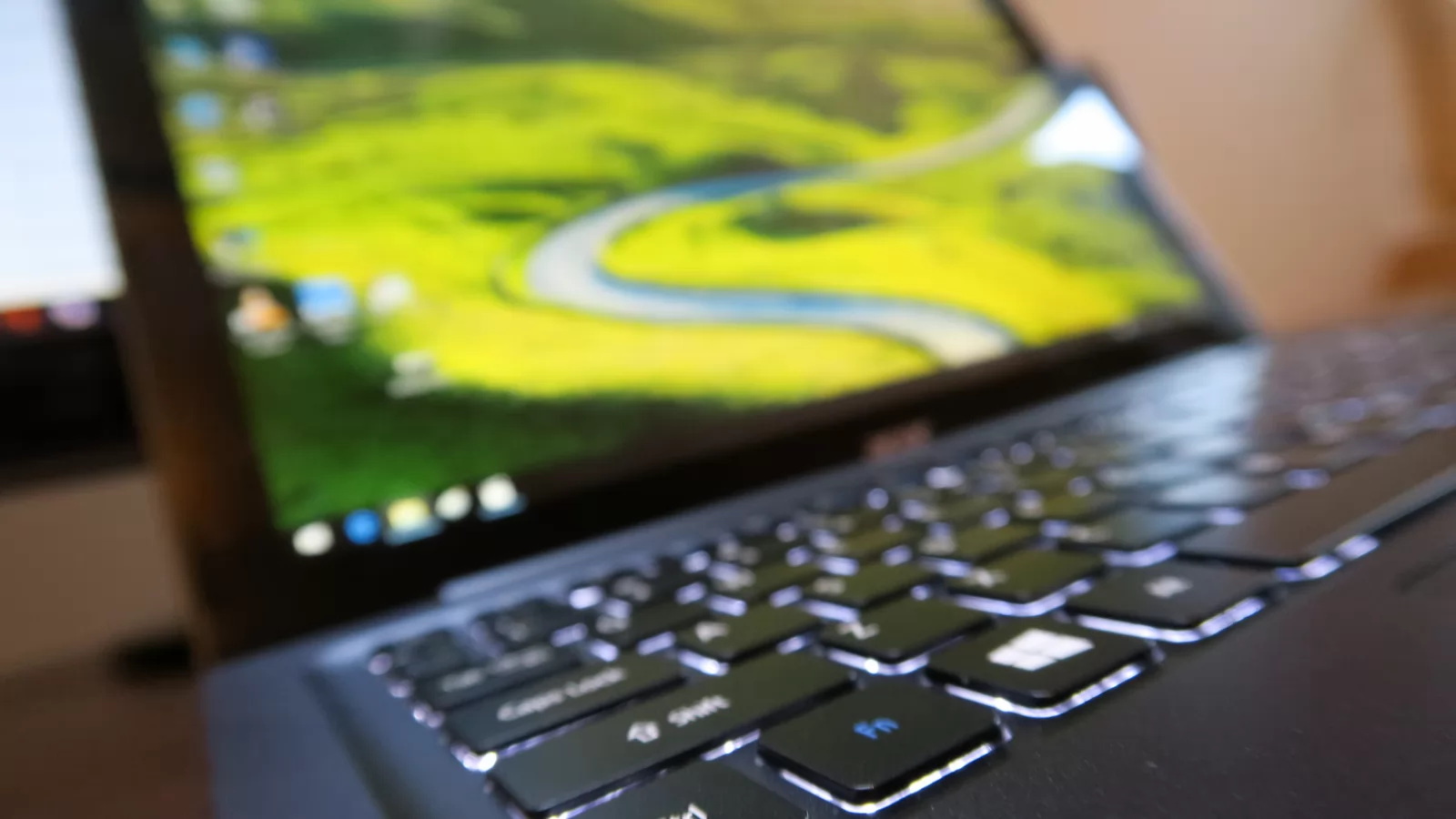 Acer Aspire Switch 12 S: OS, UI, aplicaţii tipice pentru un laptop cu Windows 10