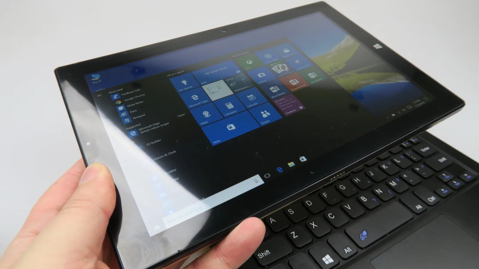 Onda OBook 20 Plus: Display atractiv doar dacă ţii cont de context