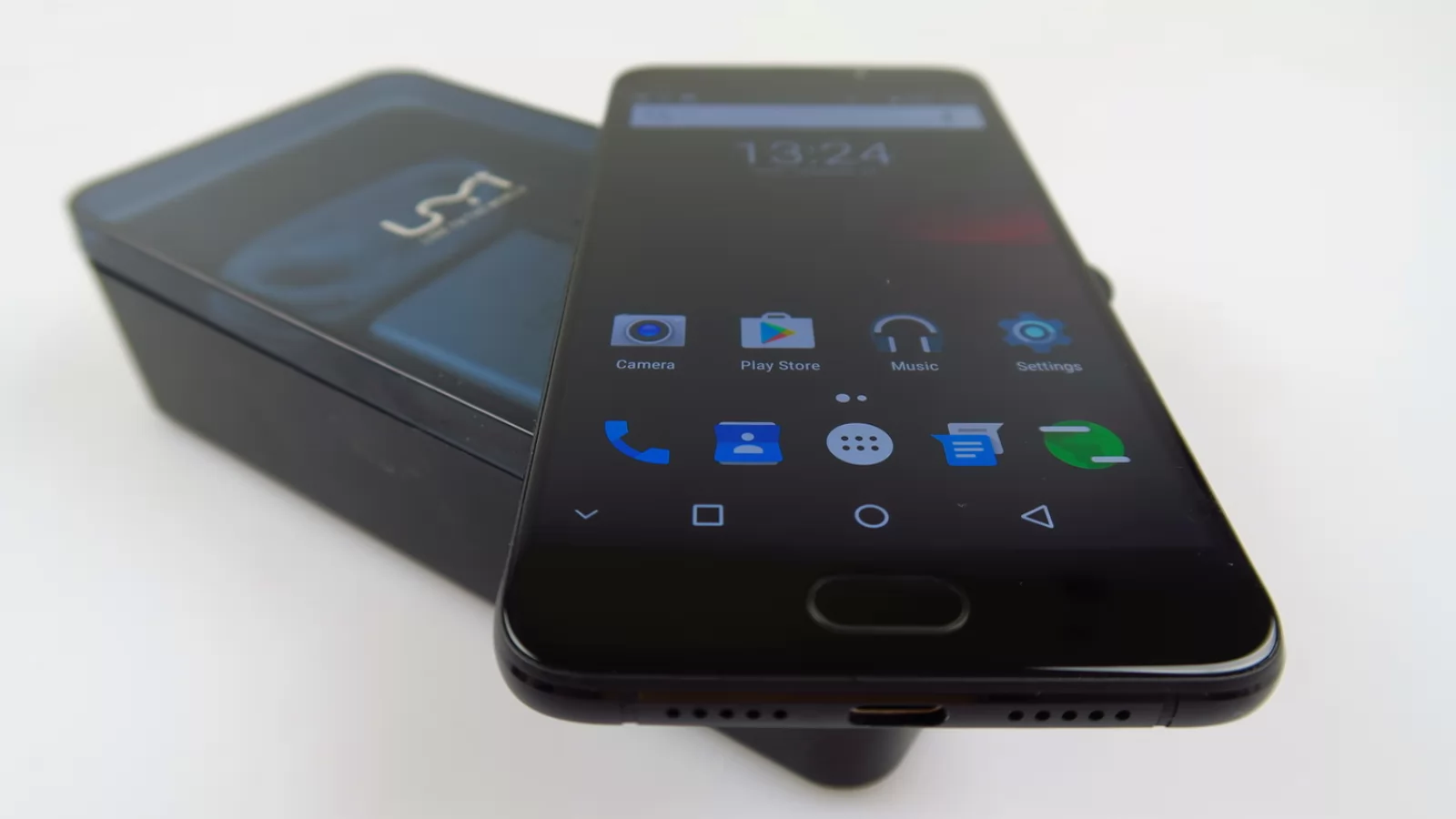 UMi Plus E Unboxing: probabil cel mai accesibil telefon cu 6 GB RAM, de asemenea foarte arătos (Video)