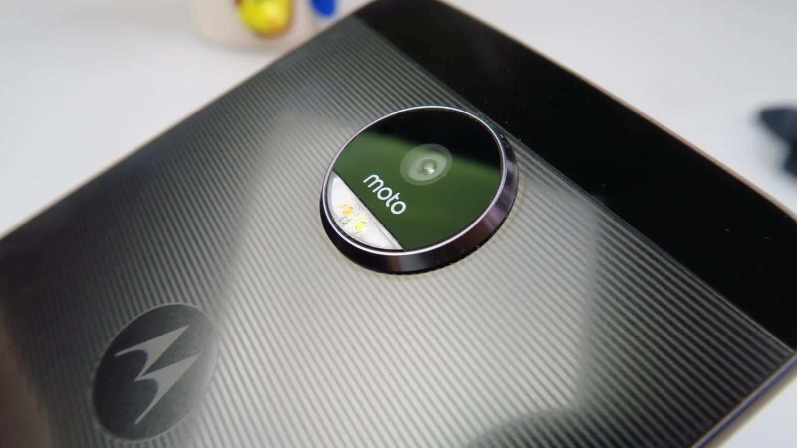 Motorola Moto Z: Camera excelentă, de top 3 în 2016, la selfie se mai putea lucra