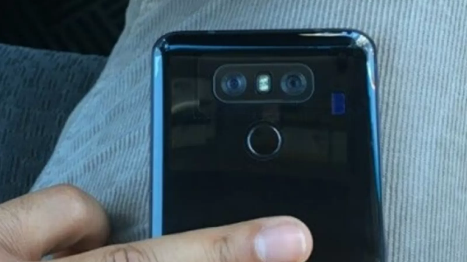 LG G6 apare într-o nouă fotografie ce ne permite să admirăm panoul spate din sticlă