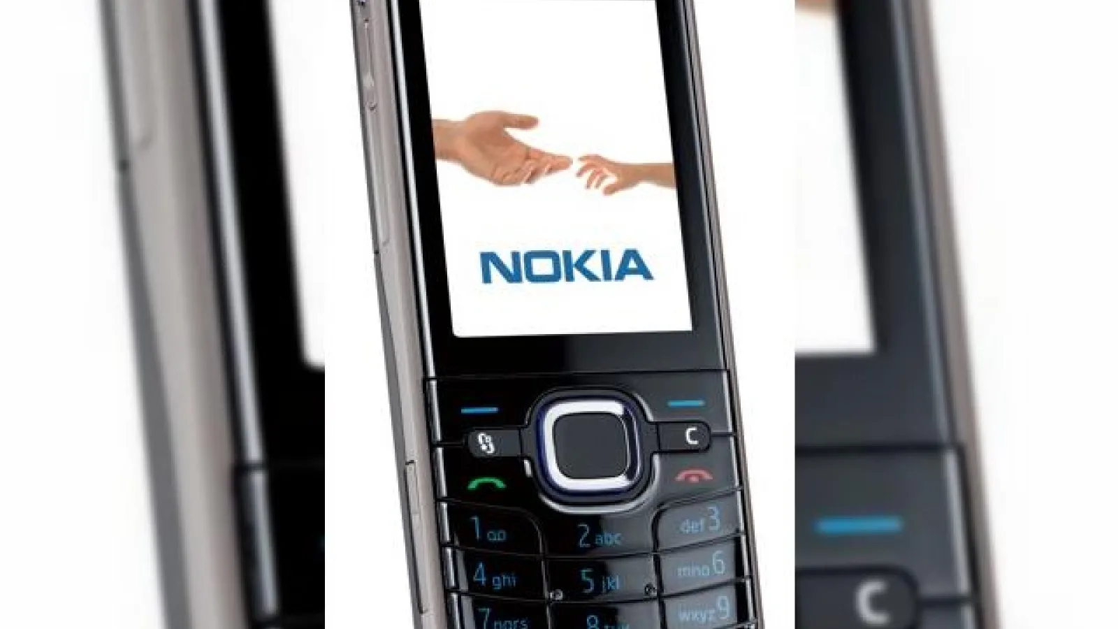 Nokia 6220 classic soseste cu o camera de 5 megapixeli