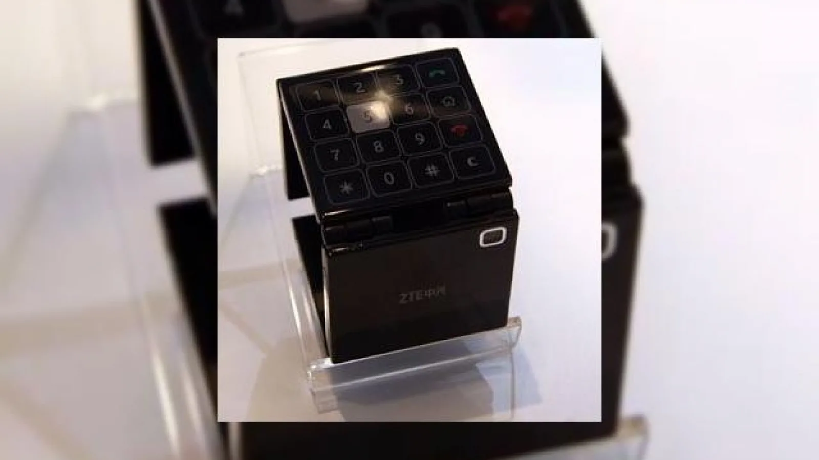 Telefonul-cub, inca un concept prezentat la Mobile World Congress