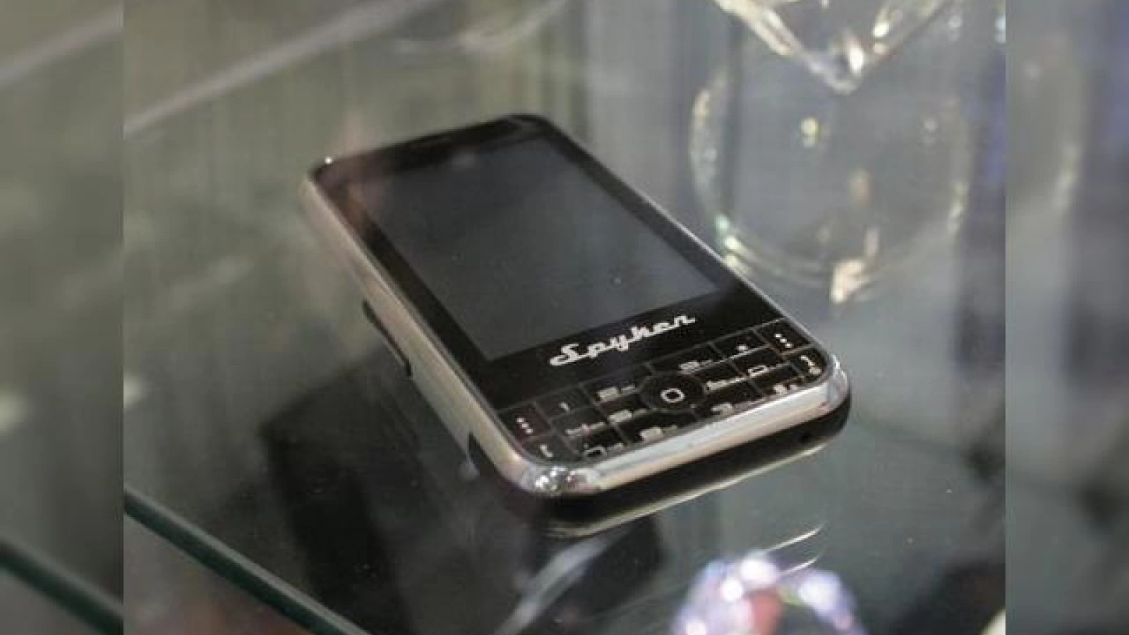 Spyker prezinta un telefon misterios, in stil iPhone